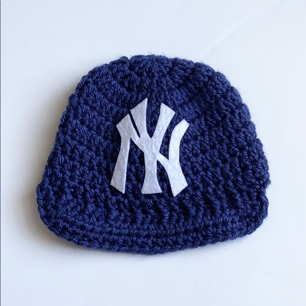 Hand-Knit Newborn New York Yankees Appliqué Bating Helmet Beanie